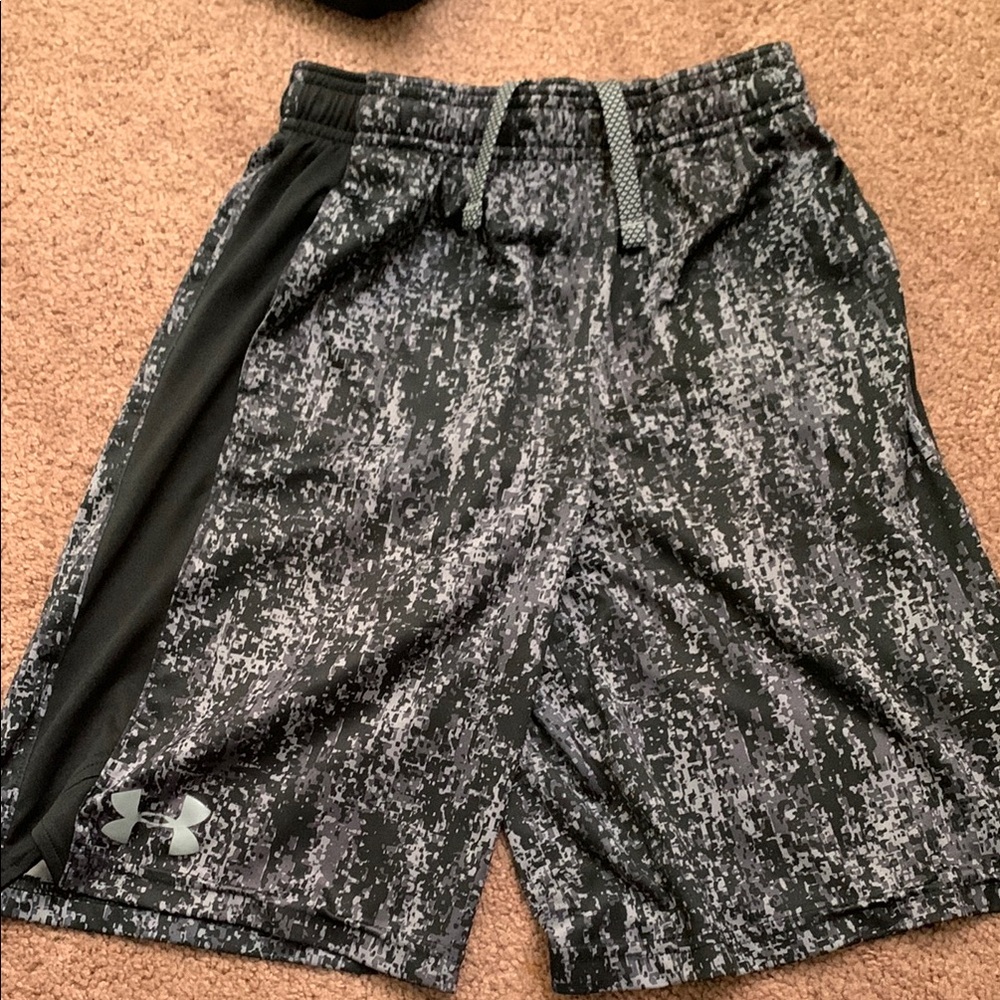 Under Armour Men's Black and Gray Shorts